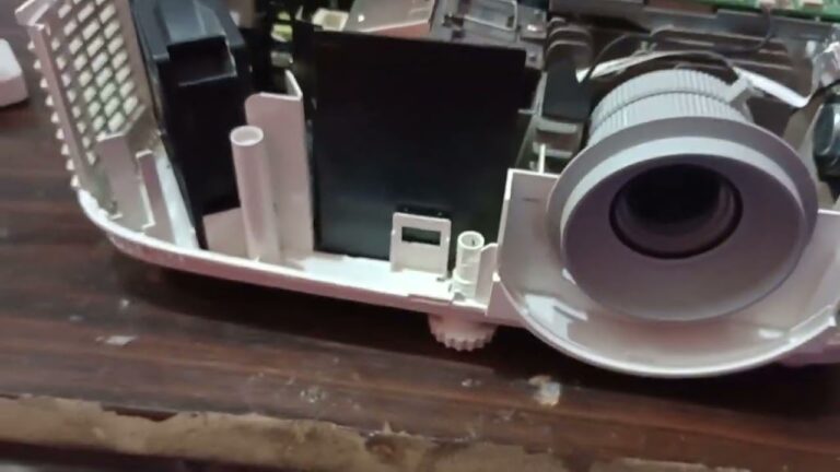 El Mini Proyector Versátil y Portátil con Google TV